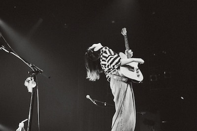 もっさ（Vo, G / ネクライトーキー）（Photo by Kana Tarumi）