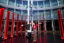 乃木坂46井上和&賀喜遥香が「エヴァ」30周年記念展に潜入、自身のエヴァ遍歴も明かす