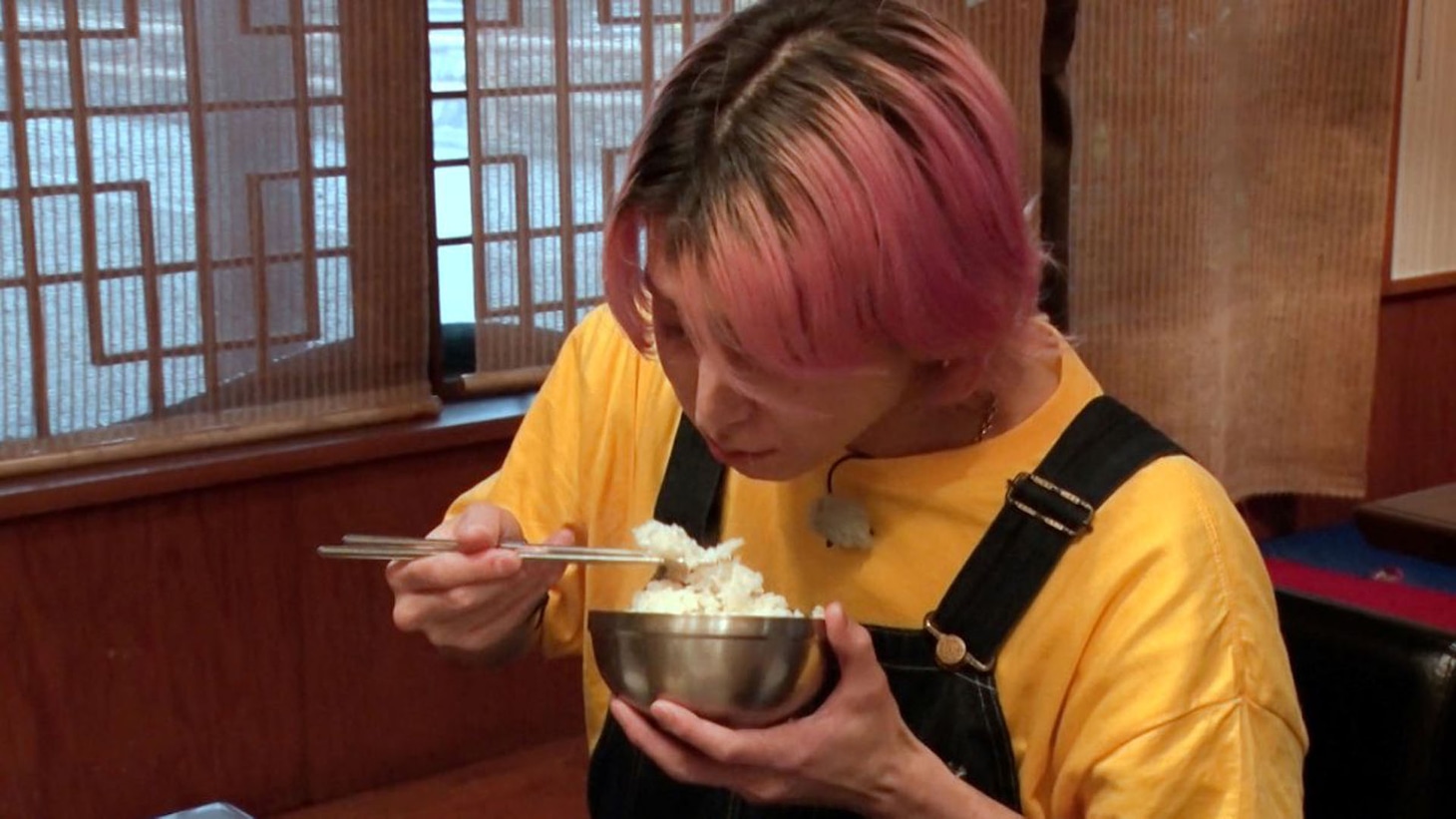 「バナナマンのせっかくグルメ！！」初登場の佐久間大介（Snow Man）。©︎TBS