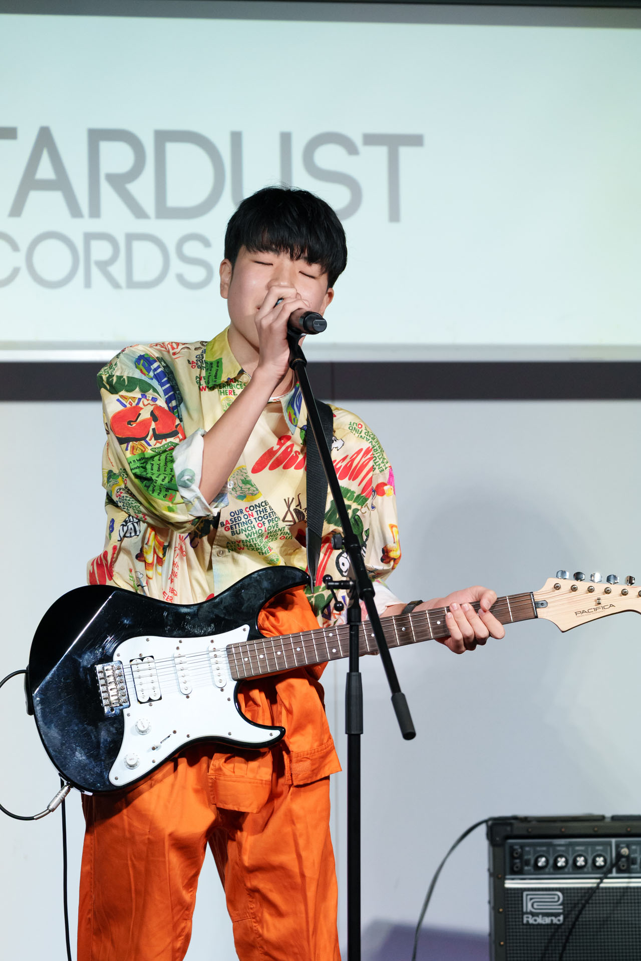 「超アーティストオーディション」グランプリに輝いたyoy。