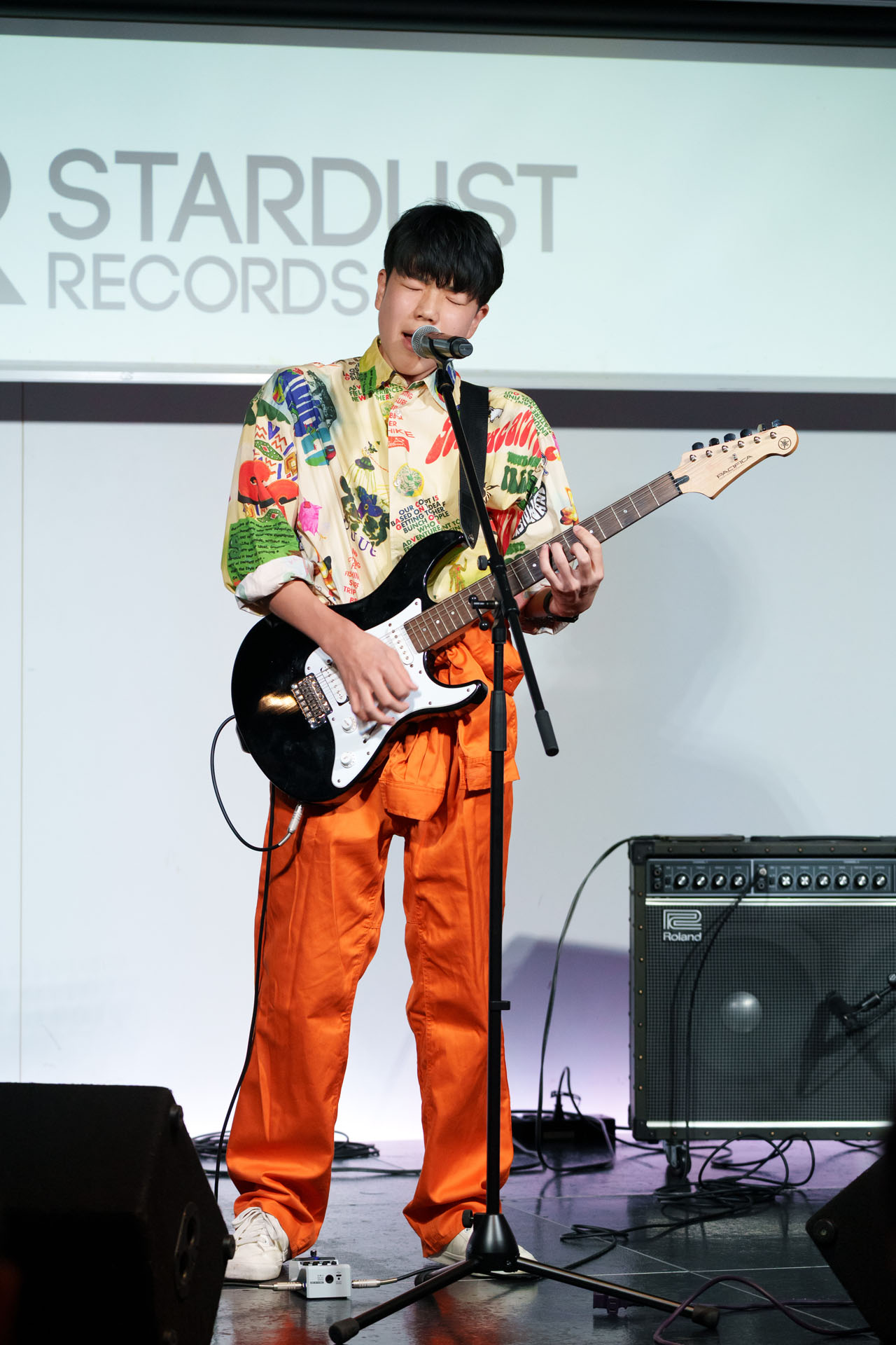 「超アーティストオーディション」グランプリに輝いたyoy。