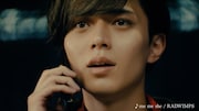 ユニバーサルミュージックの新テレビCM「平成の『恋の結末』篇」より。