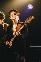 井上大悟（Vo, G / TiDE ）（撮影：ひの）