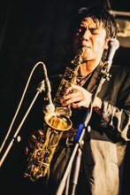 ryunosuke sakaguchi（G, Sax / aldo van eyck）（撮影：ひの）