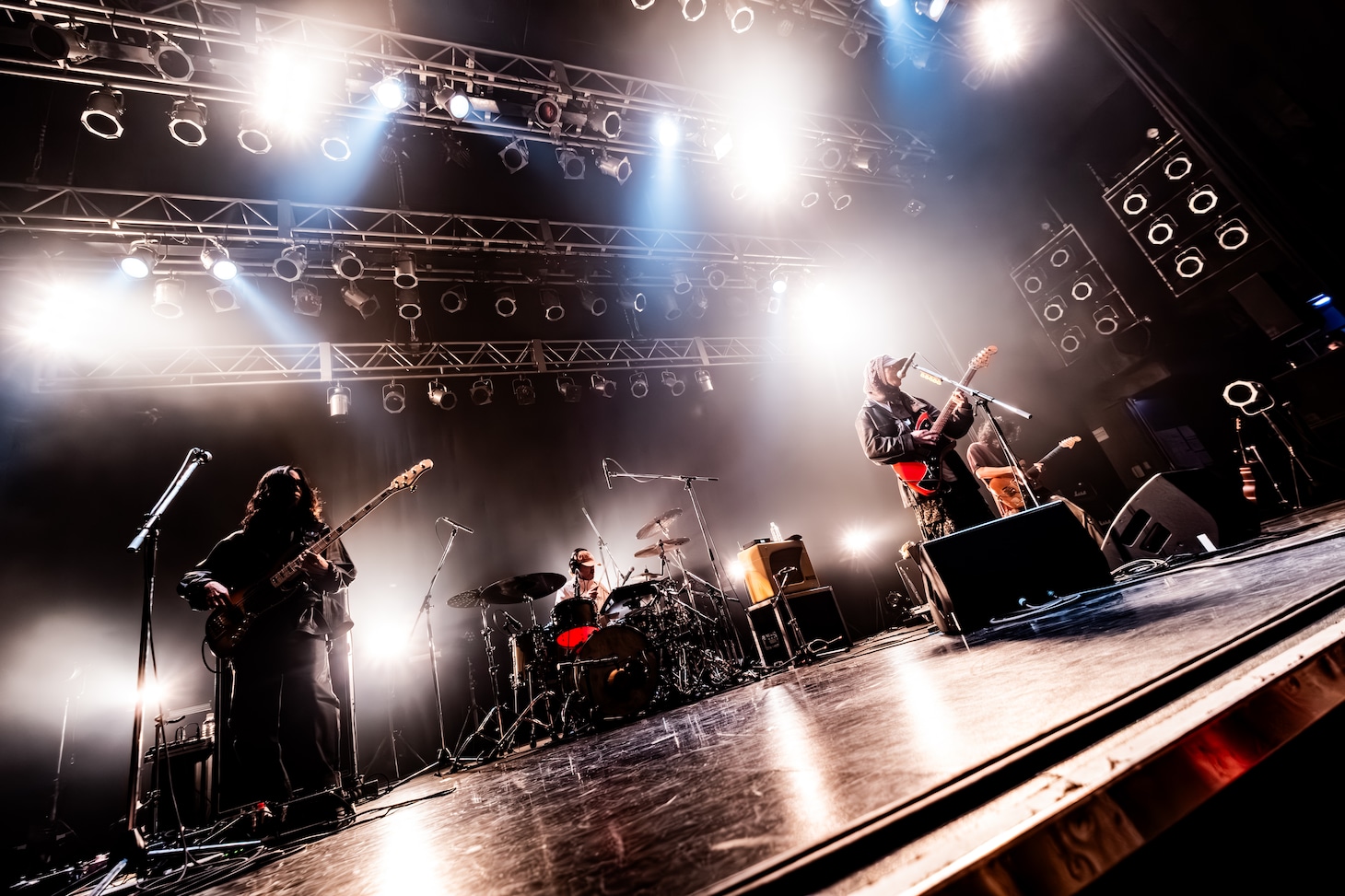 泉大智によるライブの様子。（撮影：小野秀梧）