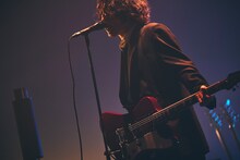 小林祐介（Vo, G）（Photo by Yosuke Torii）