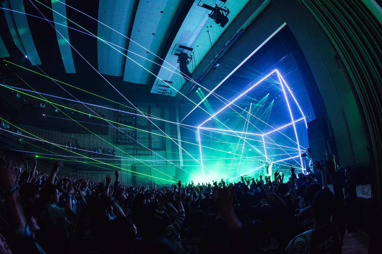 「WurtS CONCERT HALL TOUR II -DIGITAL LOVE-」の様子。（Photo by Takeshi Yao）