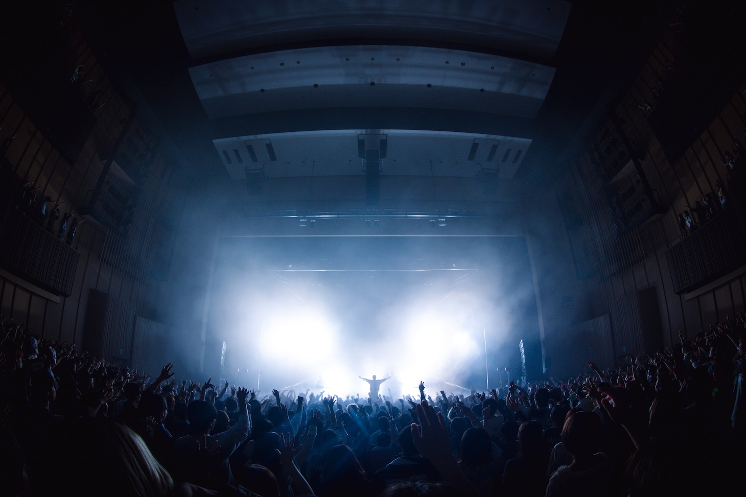 「WurtS CONCERT HALL TOUR II -DIGITAL LOVE-」の様子。（Photo by Takeshi Yao）