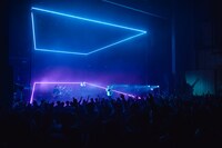 「WurtS CONCERT HALL TOUR II -DIGITAL LOVE-」の様子。（Photo by Takeshi Yao）