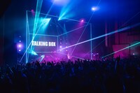 「WurtS CONCERT HALL TOUR II -DIGITAL LOVE-」の様子。（Photo by Takeshi Yao）