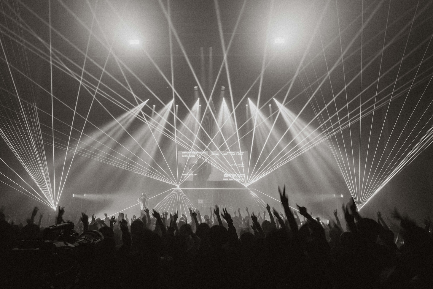 「WurtS CONCERT HALL TOUR II -DIGITAL LOVE-」の様子。（撮影：小杉歩）