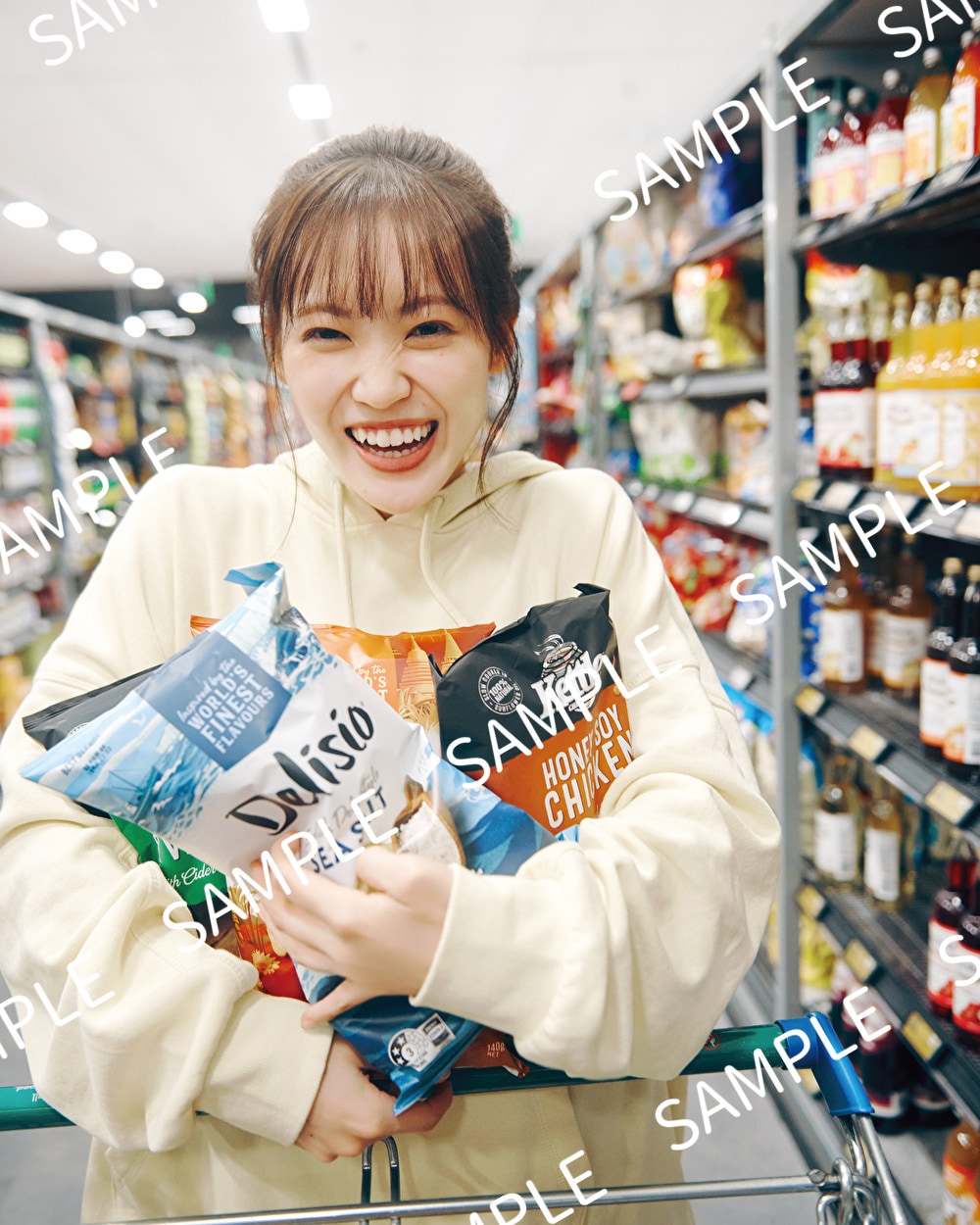 松田里奈（櫻坂46）1st写真集「まつりの時間」@Loppi・HMV特典のポストカードサンプル画像。（撮影：北浦敦子）