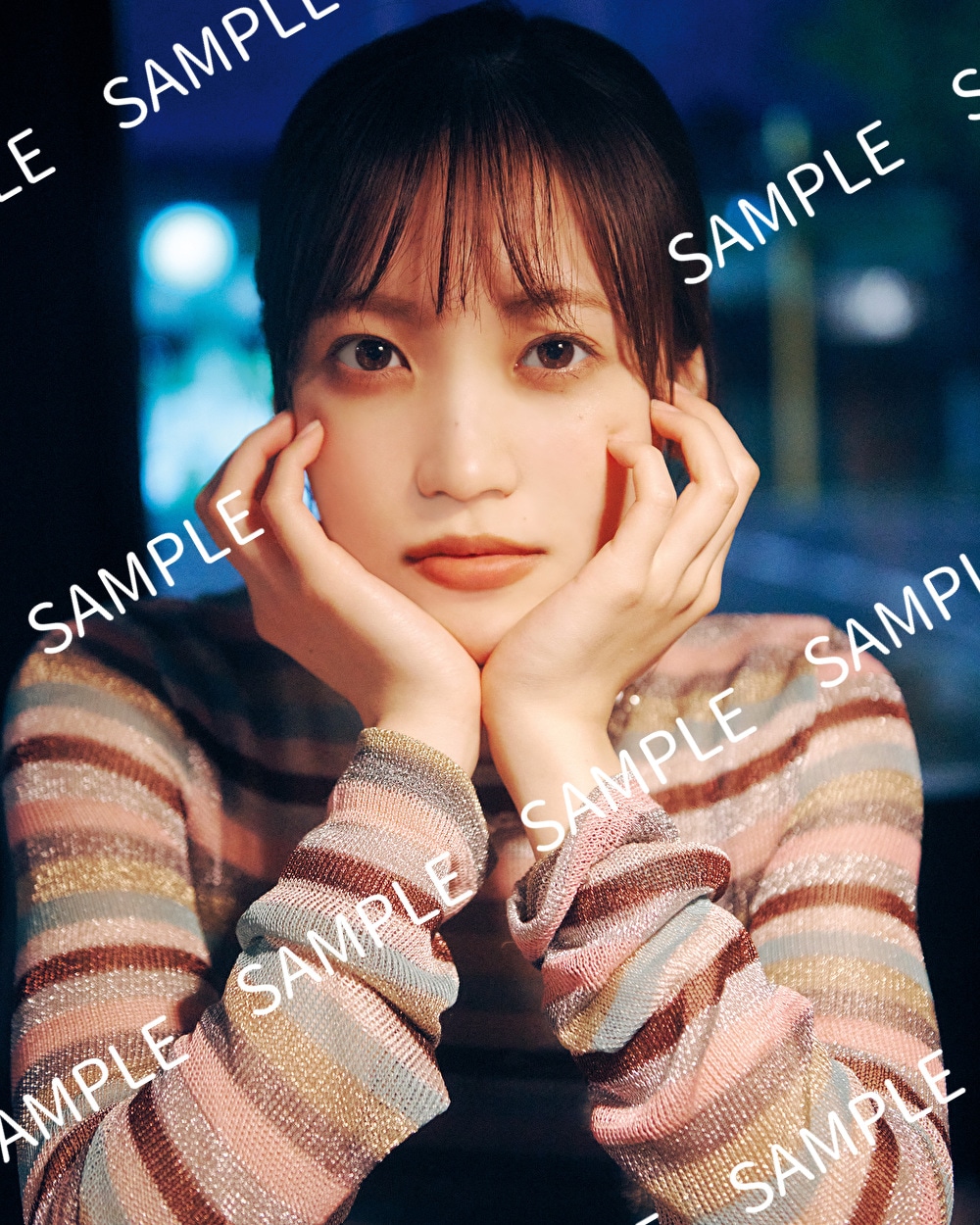 松田里奈（櫻坂46）1st写真集「まつりの時間」TSUTAYA特典のポストカードサンプル画像。（撮影：北浦敦子）