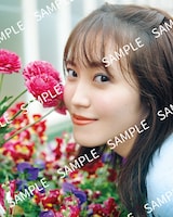 松田里奈（櫻坂46）1st写真集「まつりの時間」コーチャンフォー特典のポストカードサンプル画像。（撮影：北浦敦子）