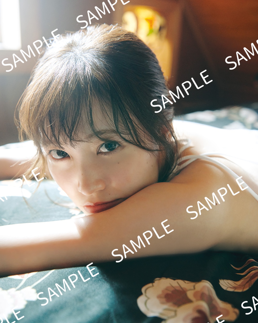 櫻坂46松田里奈の1st写真集の特典絵柄公開　植物園やビーチ、ホテルのジャクジーで撮影