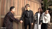 憧れの木村拓哉と握手する津田篤宏（ダイアン）とそれを見守る上戸彩と蒼井優。