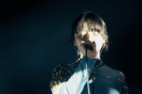 井上花月（Vo）（撮影：小杉歩）