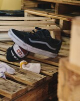 ZORNとVANSのコラボコレクション第2弾発売、テーマはワークウェアと軍手