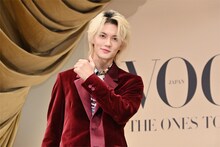 何度も「イイじゃん」ポーズする佐野勇斗（M!LK）。「THE ONES TO WATCH 2025」授賞式より。