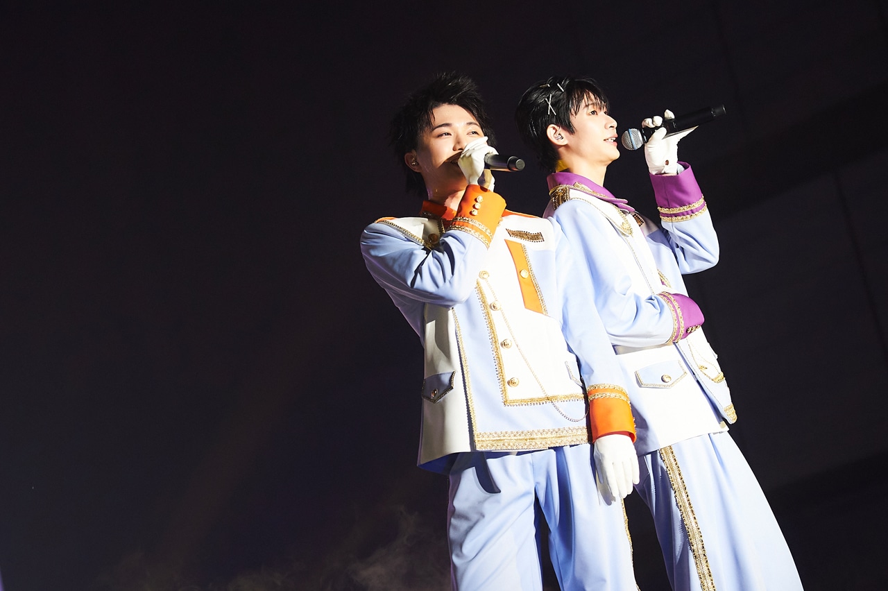 左から田倉暉久、鈴木志音。