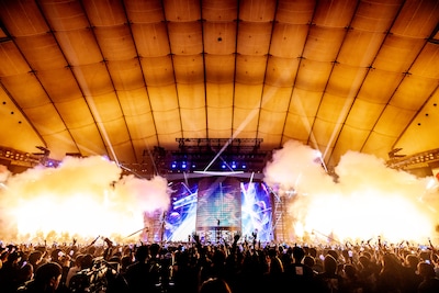 「Ado DOME TOUR 2025『よだか』」東京・東京ドーム公演の様子。（Photo by Viola Kam［V'z Twinkle］）