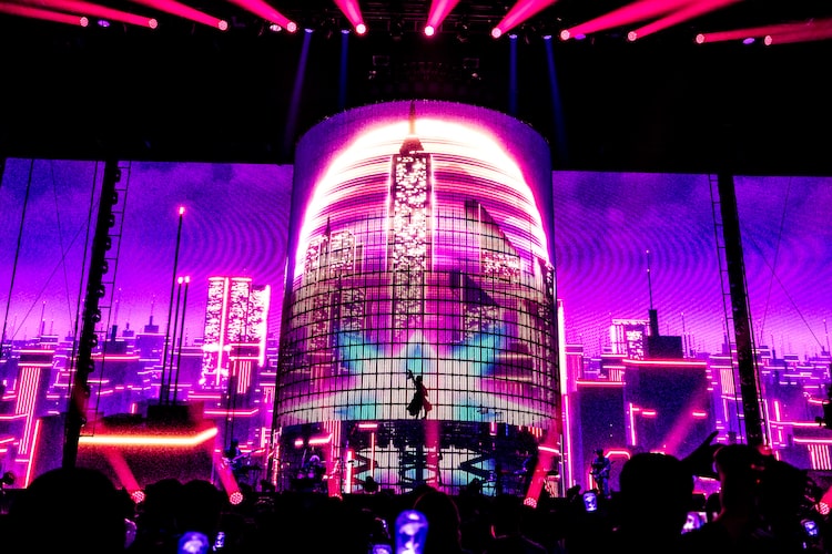 「Ado DOME TOUR 2025『よだか』」東京・東京ドーム公演の様子。（Photo by Viola Kam［V'z Twinkle］）