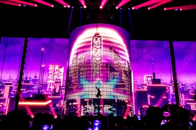 「Ado DOME TOUR 2025『よだか』」東京・東京ドーム公演の様子。（Photo by Viola Kam［V'z Twinkle］）