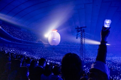 「Ado DOME TOUR 2025『よだか』」東京・東京ドーム公演の様子。（Photo by Viola Kam［V'z Twinkle］）