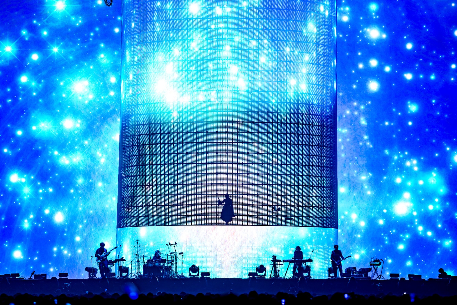 「Ado DOME TOUR 2025『よだか』」東京・東京ドーム公演の様子。（Photo by Viola Kam［V'z Twinkle］）