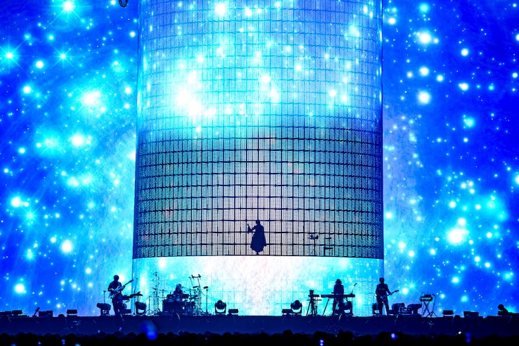 「Ado DOME TOUR 2025『よだか』」東京・東京ドーム公演の様子。（Photo by Viola Kam［V'z Twinkle］）