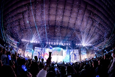 「Ado DOME TOUR 2025『よだか』」東京・東京ドーム公演の様子。（Photo by Viola Kam［V'z Twinkle］）