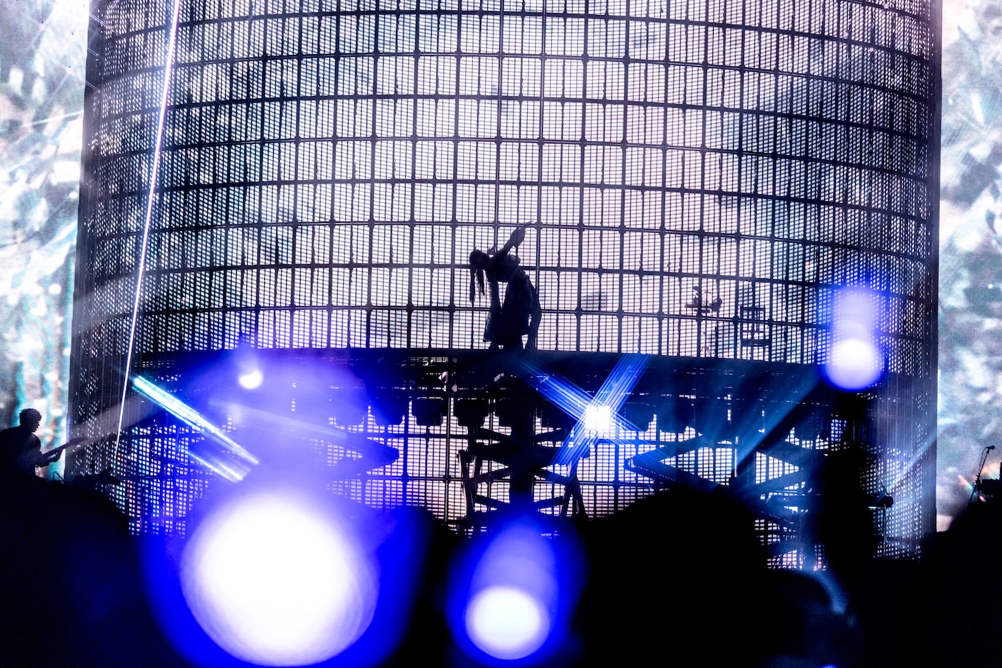 「Ado DOME TOUR 2025『よだか』」東京・東京ドーム公演の様子。（Photo by Viola Kam［V'z Twinkle］）