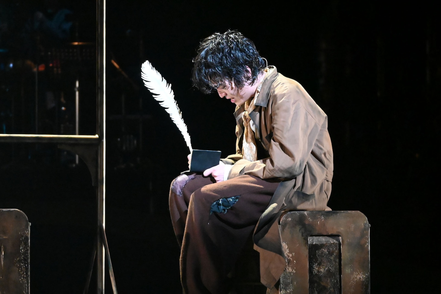 詩人レン役の岡山天音。