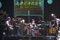 楽隊。左から蓮沼執太、イトケン、宮坂遼太郎。