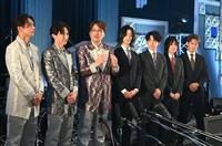 純烈とモナキ、囲み取材会の様子。