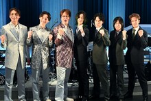 純烈とモナキ、囲み取材会の様子。