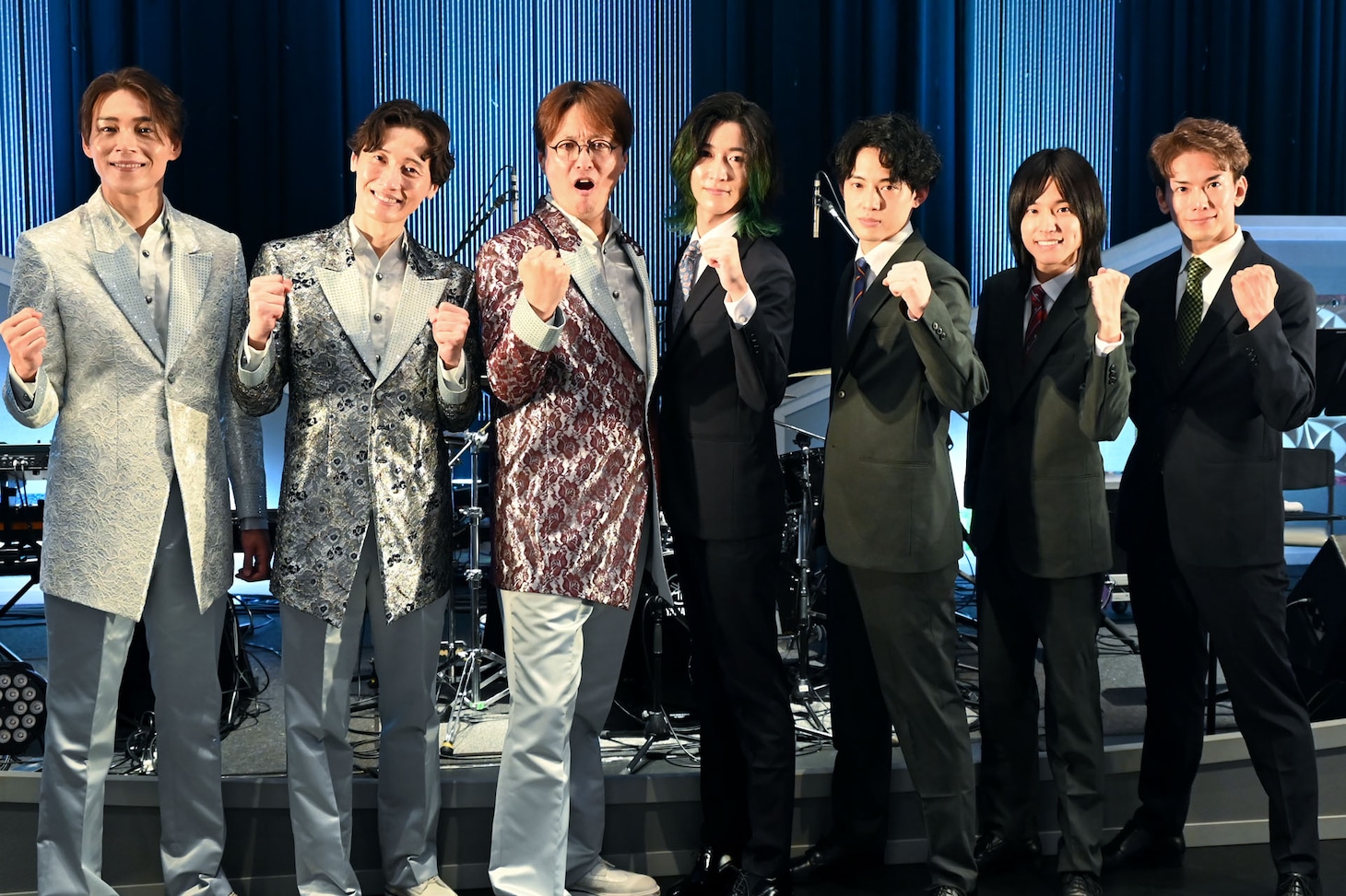 純烈とモナキ、囲み取材会の様子。