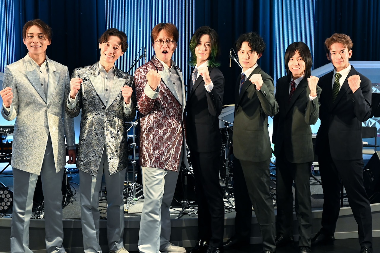 純烈とモナキ、囲み取材会の様子。