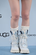 百田夏菜子や吉野北人ら銀座UGG新店舗に来店、思いをメッセージカードに込めてポスト投函