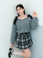 Heatherのアイテムを着用した坂井仁香（超ときめき♡宣伝部）。