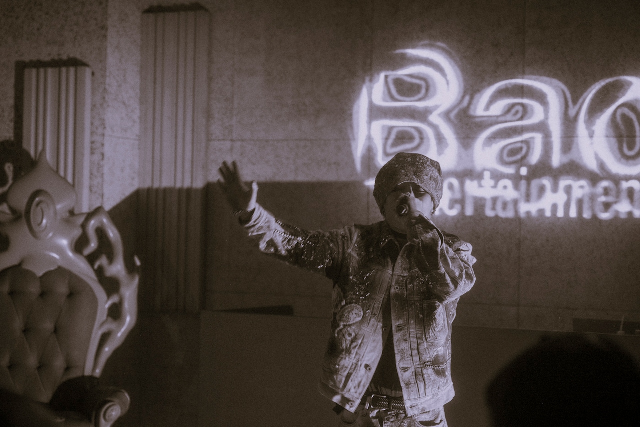 Fukaseがソロシングル「Bad Entertainment」リリパ開催、未発表曲も披露