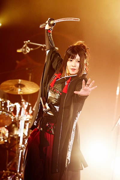 鈴華ゆう子（Photo by KEIKO TANABE）