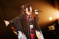 鈴華ゆう子（Photo by KEIKO TANABE）