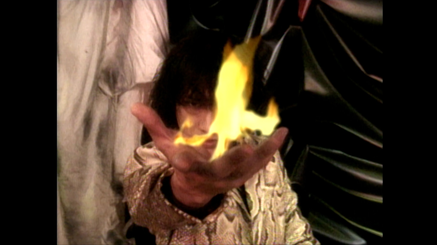 ends「愛のうた」ミュージックビデオのワンシーン。