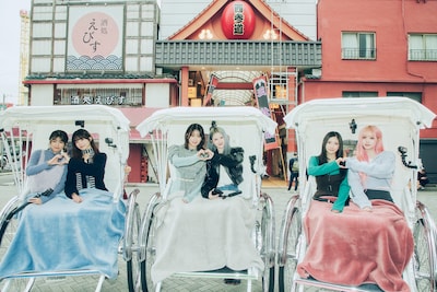 「tripleS ∞! の#ともロケ！」より、tripleS ∞!と櫻坂46メンバー。