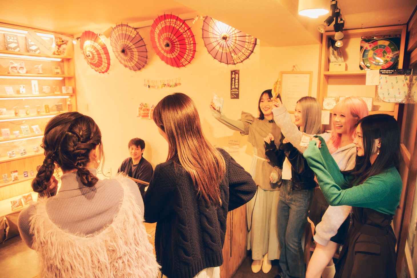 「tripleS ∞! の#ともロケ！」より、tripleS ∞!と櫻坂46メンバー。