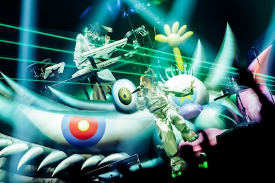 YOASOBI（Photo by Risa Nishimura）