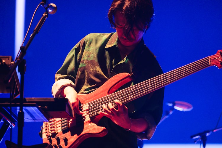 武田祐介（B / RADWIMPS）（Photo by Takeshi Yao）