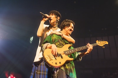 左から野田洋次郎、武田祐介。（Photo by Takeshi Yao）