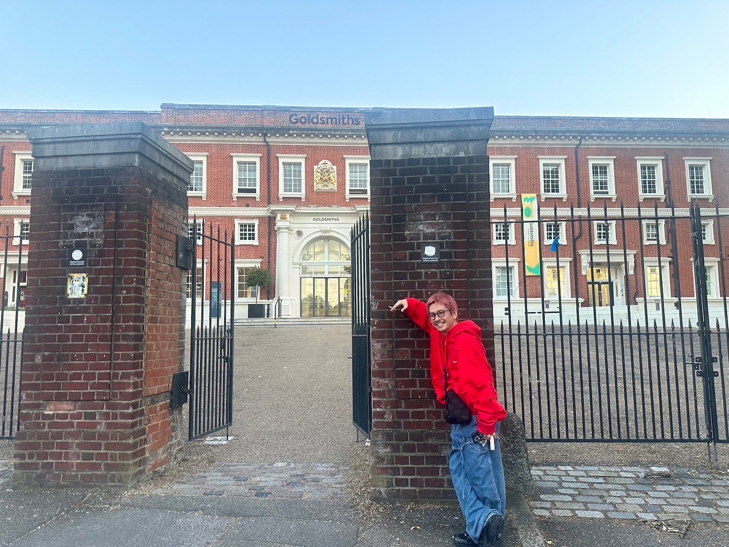 渡辺淳之介（ロンドン大学ゴールドスミスカレッジにて）。